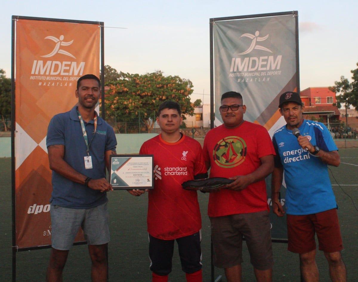 $!Tritones HKP alza la Copa de la Liga de Primera Fuerza de la Flores Magón