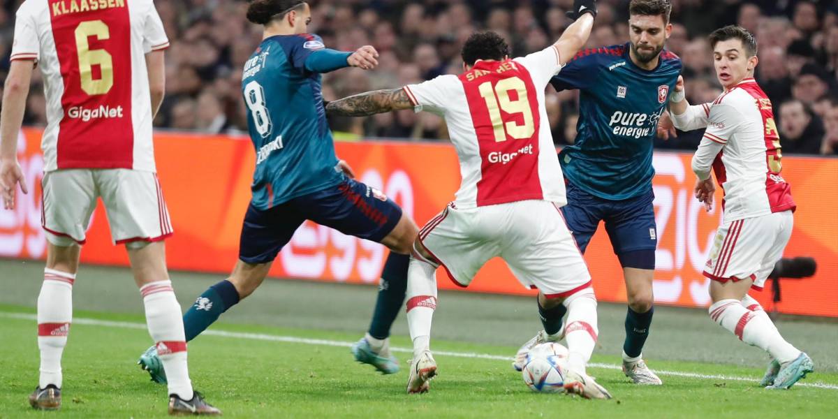 Edson Álvarez y Jorge Sánchez, titulares en empate del Ajax Edson Álvarez y Jorge Sánchez, titulares en empate del Ajax