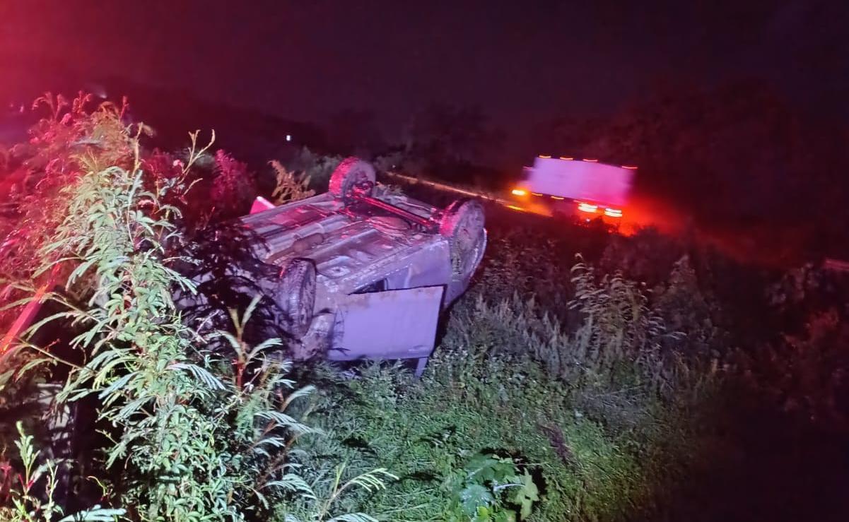 $!Volcadura por la Maxipista deja a madre e hija sin vida cerca de Costa Rica, en Culiacán