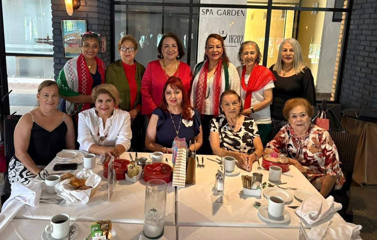 $!Las damas del voluntariado de Cruz Roja Mazatlán pasaron una amena mañana entre amigas.