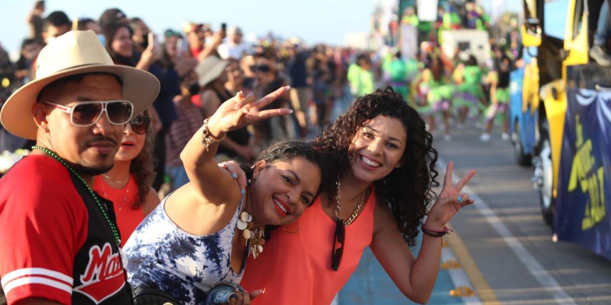 Mazatlán disfruta del primer desfile de Carnaval Mazatlán disfruta del primer desfile de Carnaval
