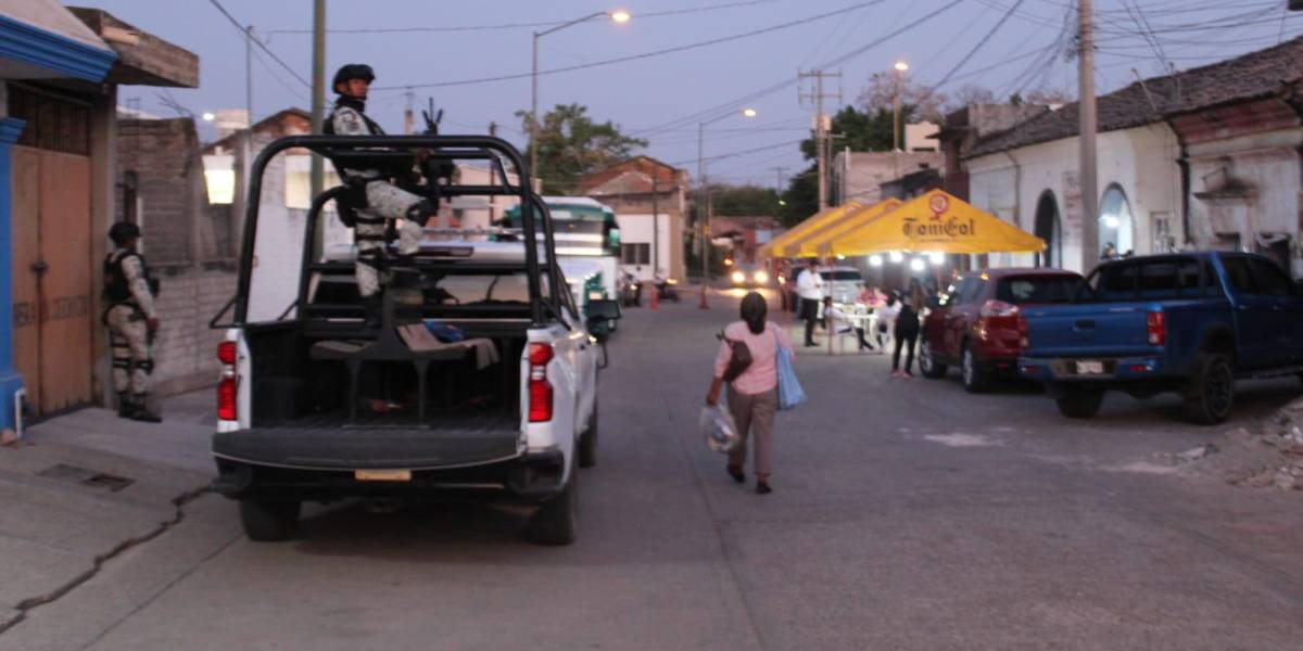 Resguardan corporaciones 24 Consejo Distrital a espera de paquetes electorales Resguardan corporaciones 24 Consejo Distrital a espera de paquetes electorales