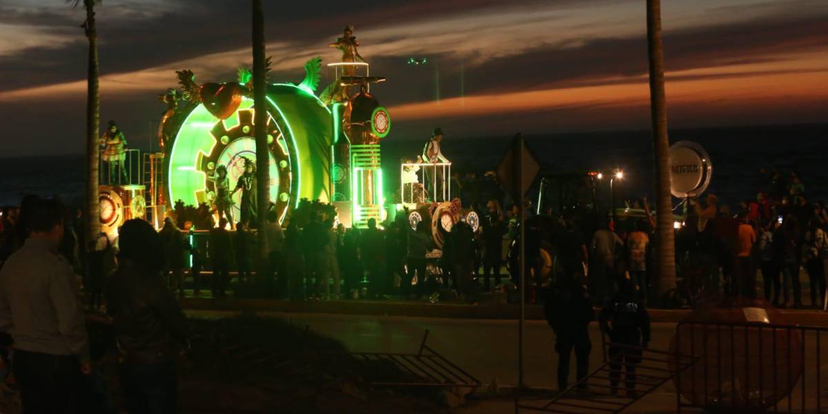 Mazatlán disfruta del primer desfile de Carnaval Mazatlán disfruta del primer desfile de Carnaval