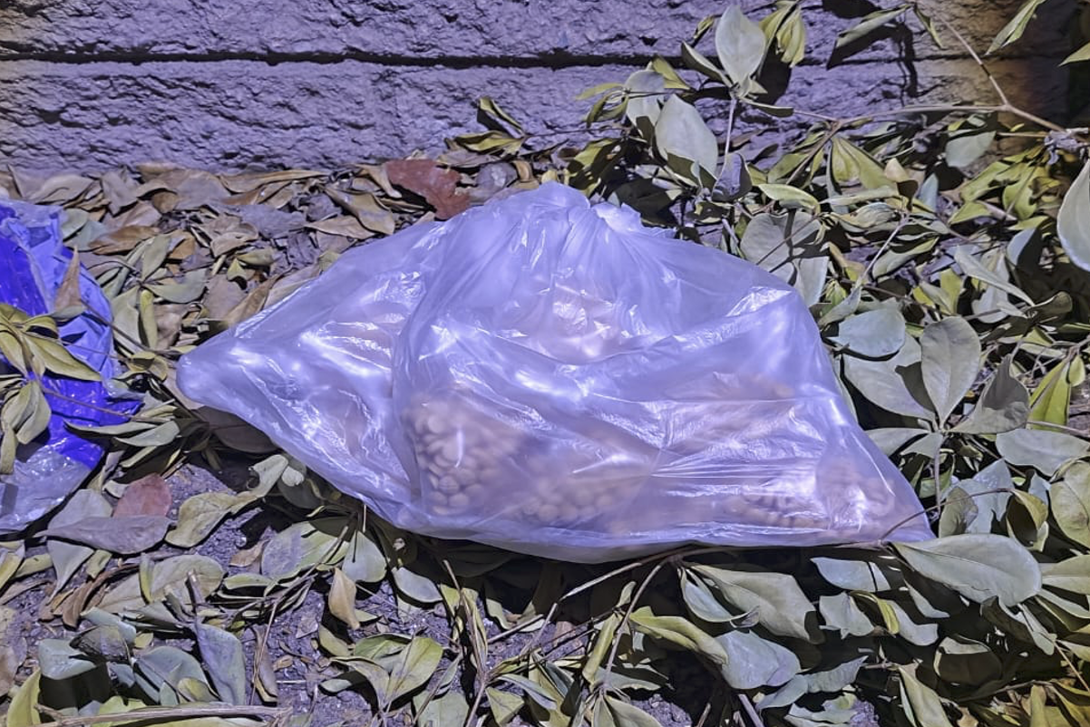 $!Ejército asegura mil 800 pastillas de fentanilo en la colonia República Mexicana, en Culiacán