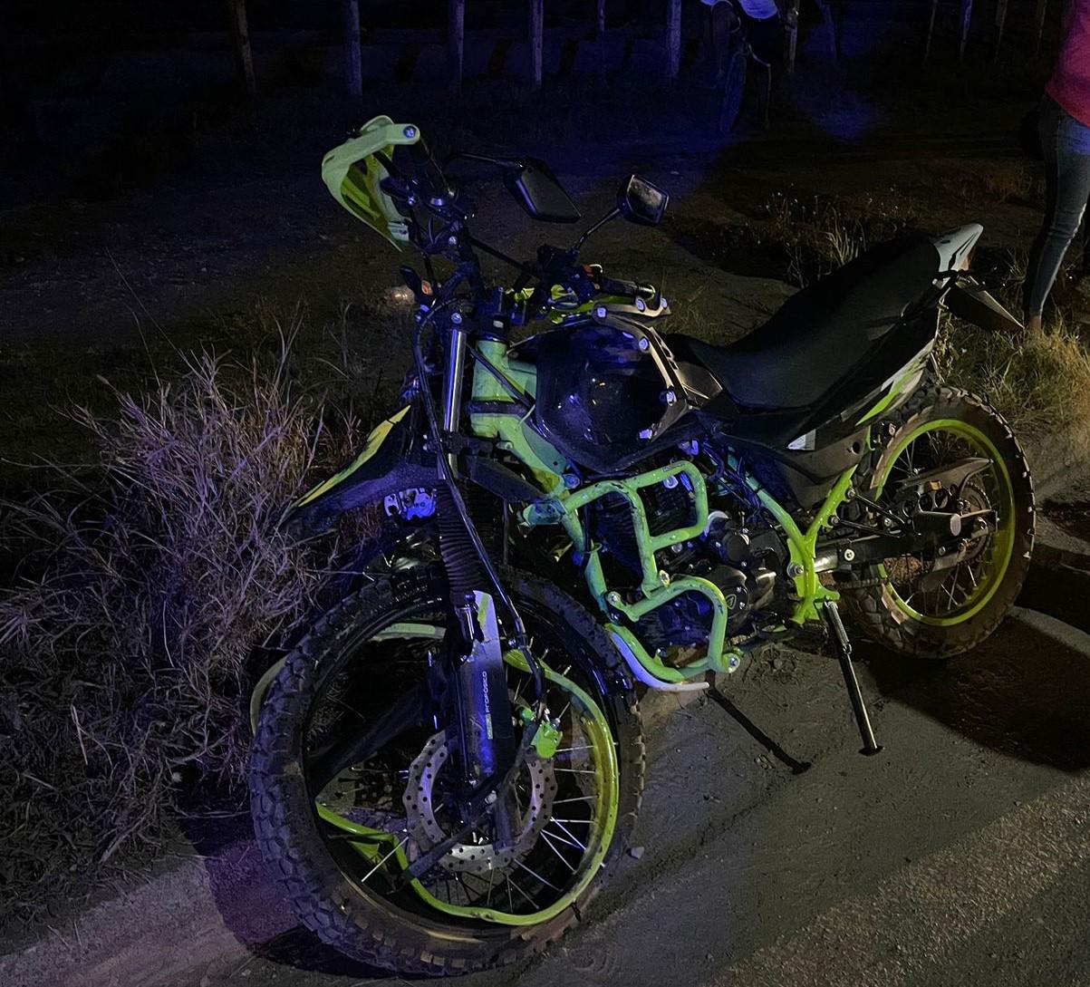 $!Grave se encuentra adulto tras choque de motos en Escuinapa