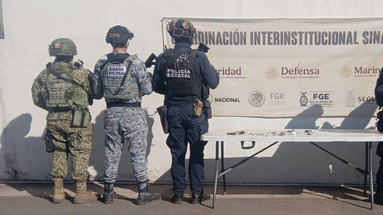 Elementos de seguridad encontraron objetos prohibidos tras revisión en el penal de Culiacán.