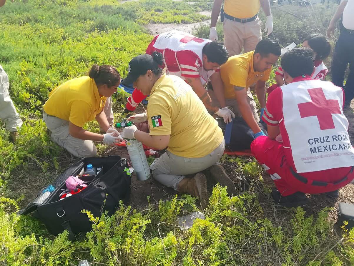$!Volcadura en carretera hacia Altata deja un muerto en Navolato