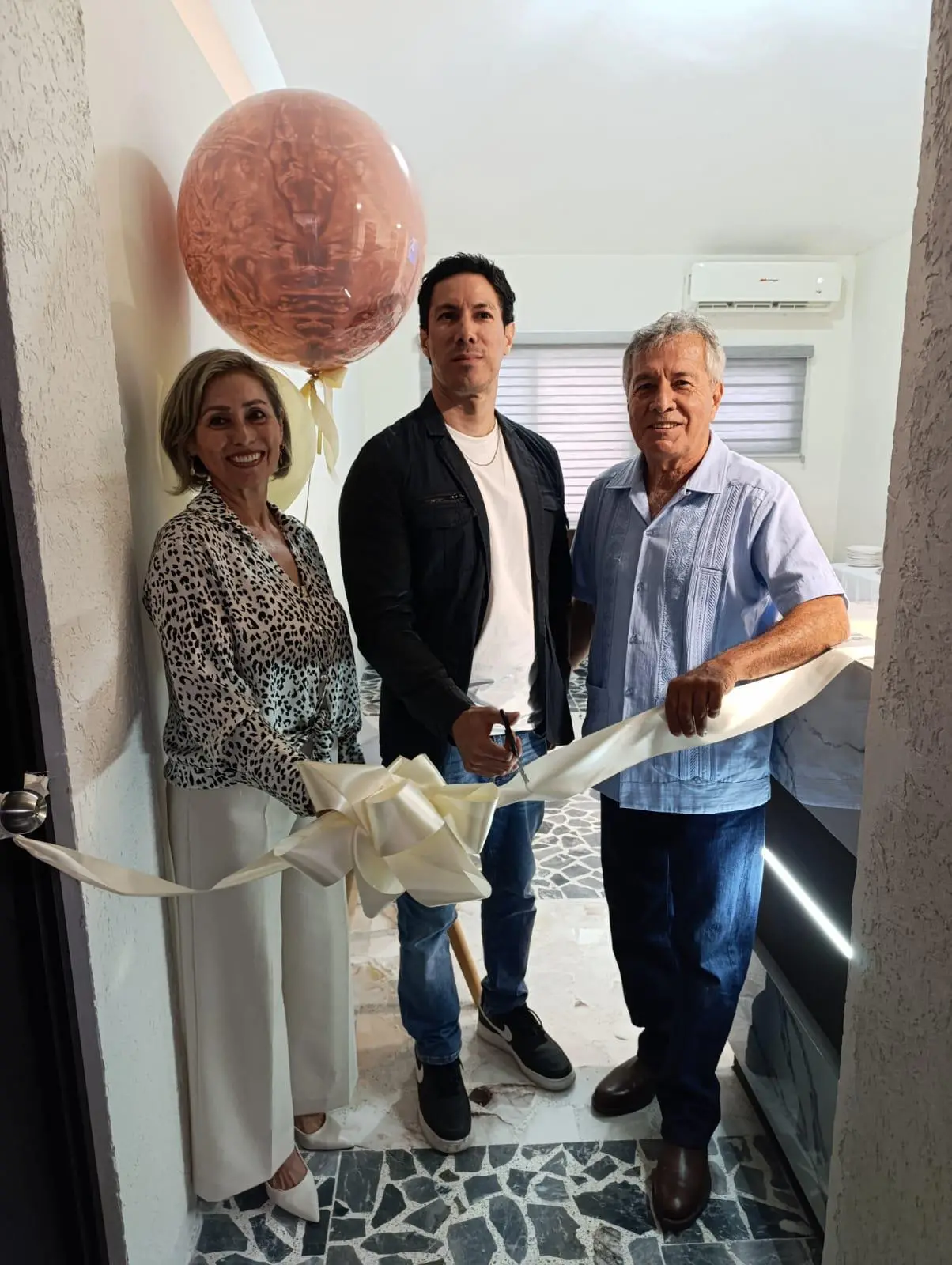 $!Inaugura Dr. Héctor Zamudio Serrano consultorio de Ginecología en Mazatlán