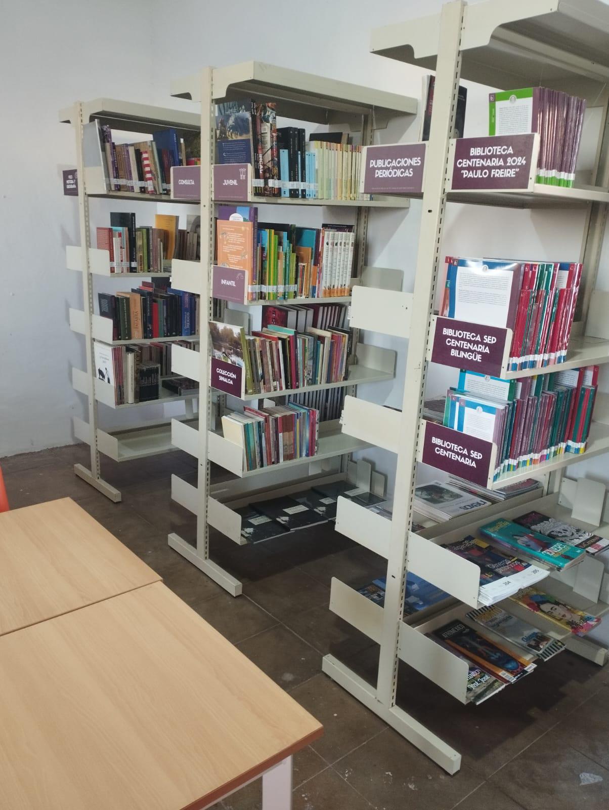 $!Un amplio acervo literario resguarda la biblioteca.