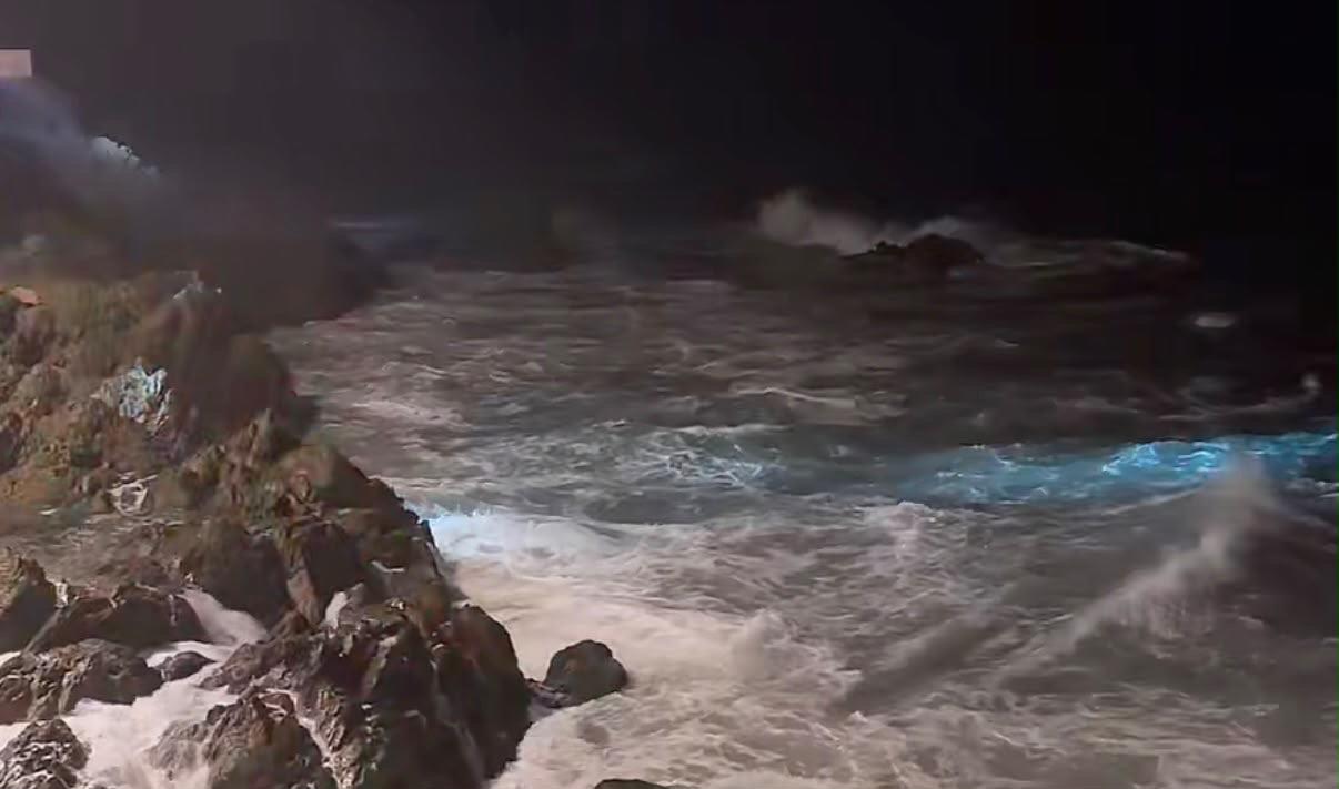 $!Clavadista se lanza desde la Sánchez Taboada y desaparece en el mar en Mazatlán