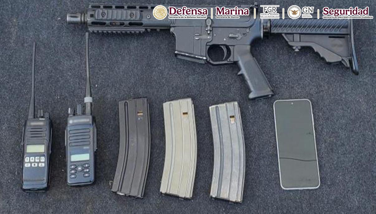 $!Detienen a cinco hombres con armas y vehículos robados en Mazatlán y Culiacán