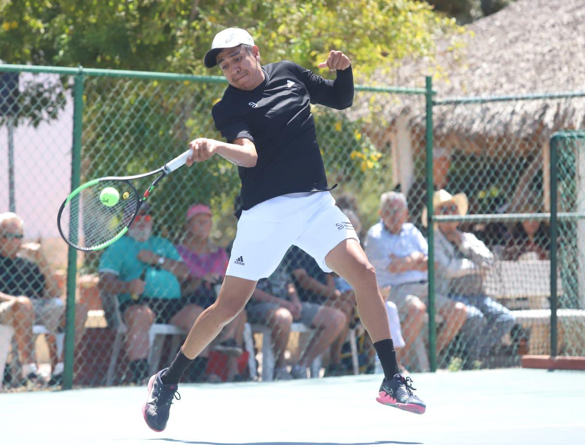 $!Luis Patiño hace valer la casa en el Nancy Grimes de Semana Santa