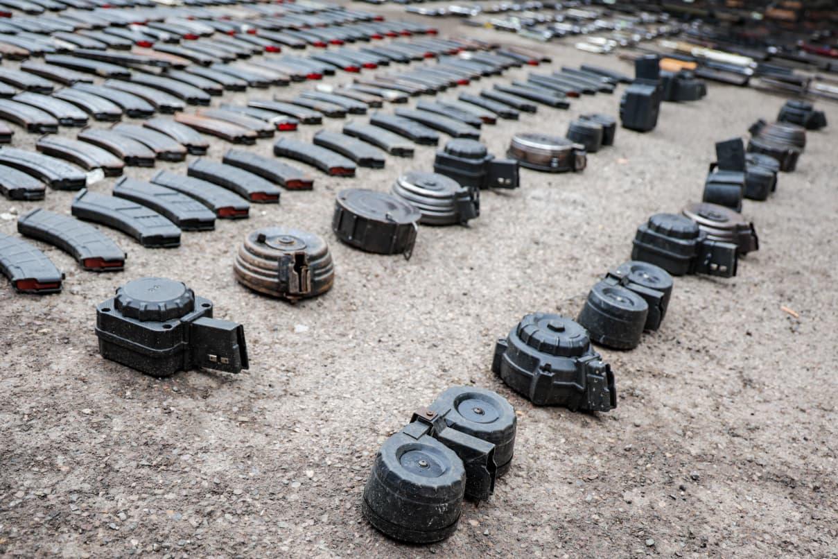 $!Destruye Ejército más de 700 armas decomisadas en Sinaloa; buscan reducir índices delictivos