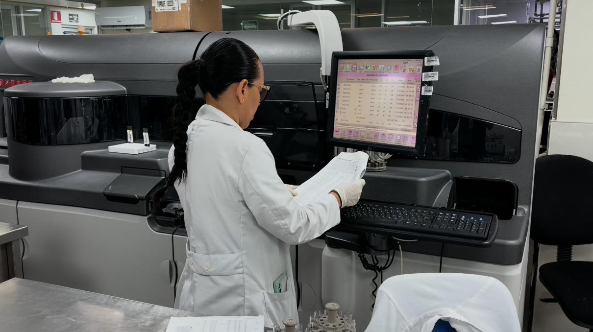 $!Procesa laboratorio del Hospital Regional No. 1 del IMSS en Culiacán hasta 14 mil estudios diarios
