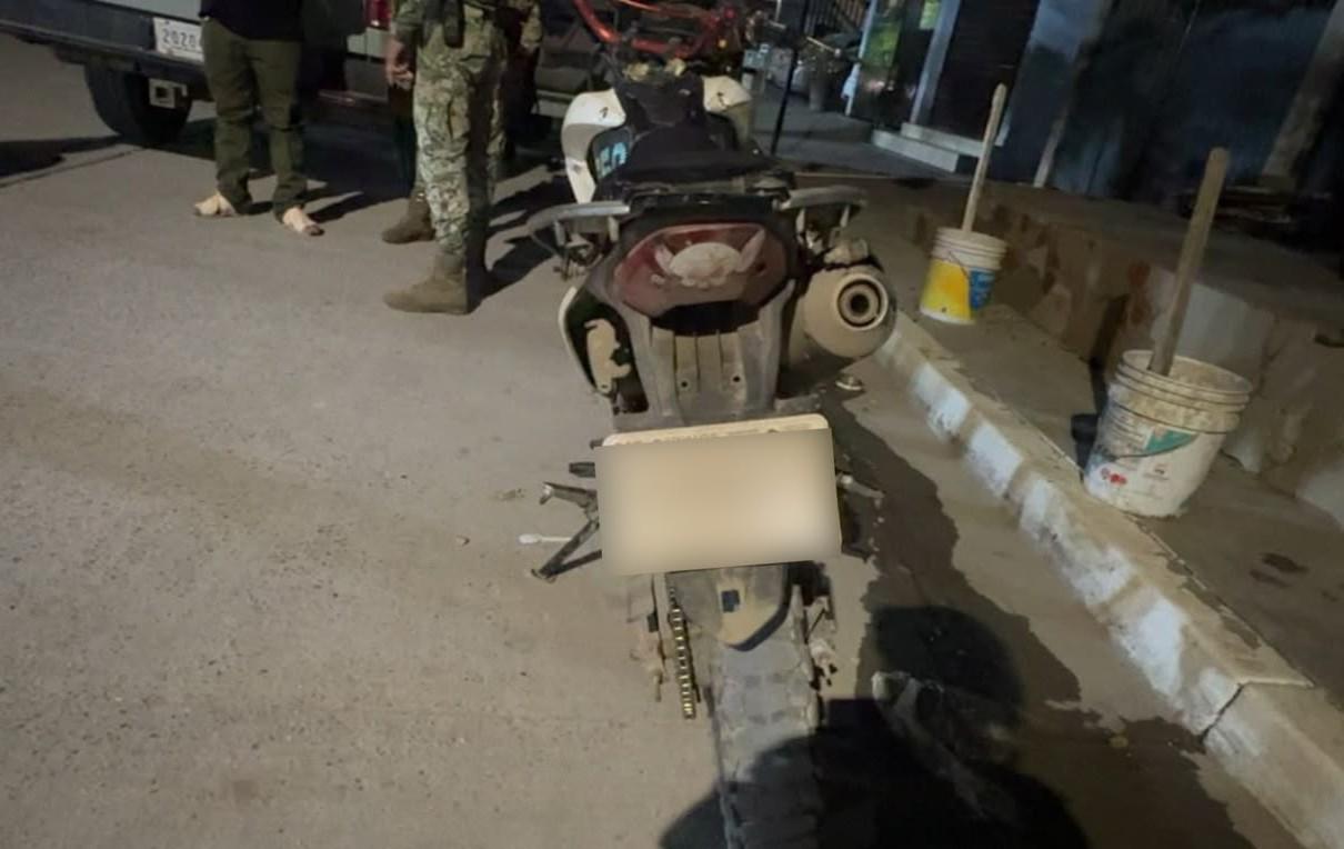 $!Detienen a 2 armados en la Zona Dorada de Mazatlán; aseguran 9 explosivos en Villa Unión