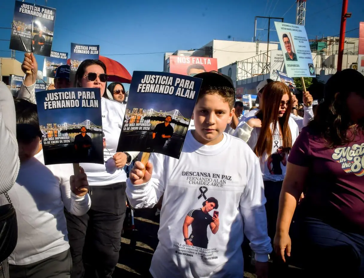 $!‘Fernando Alan no era un criminal’: marchan en Culiacán por justicia del joven muerto en operativo militar