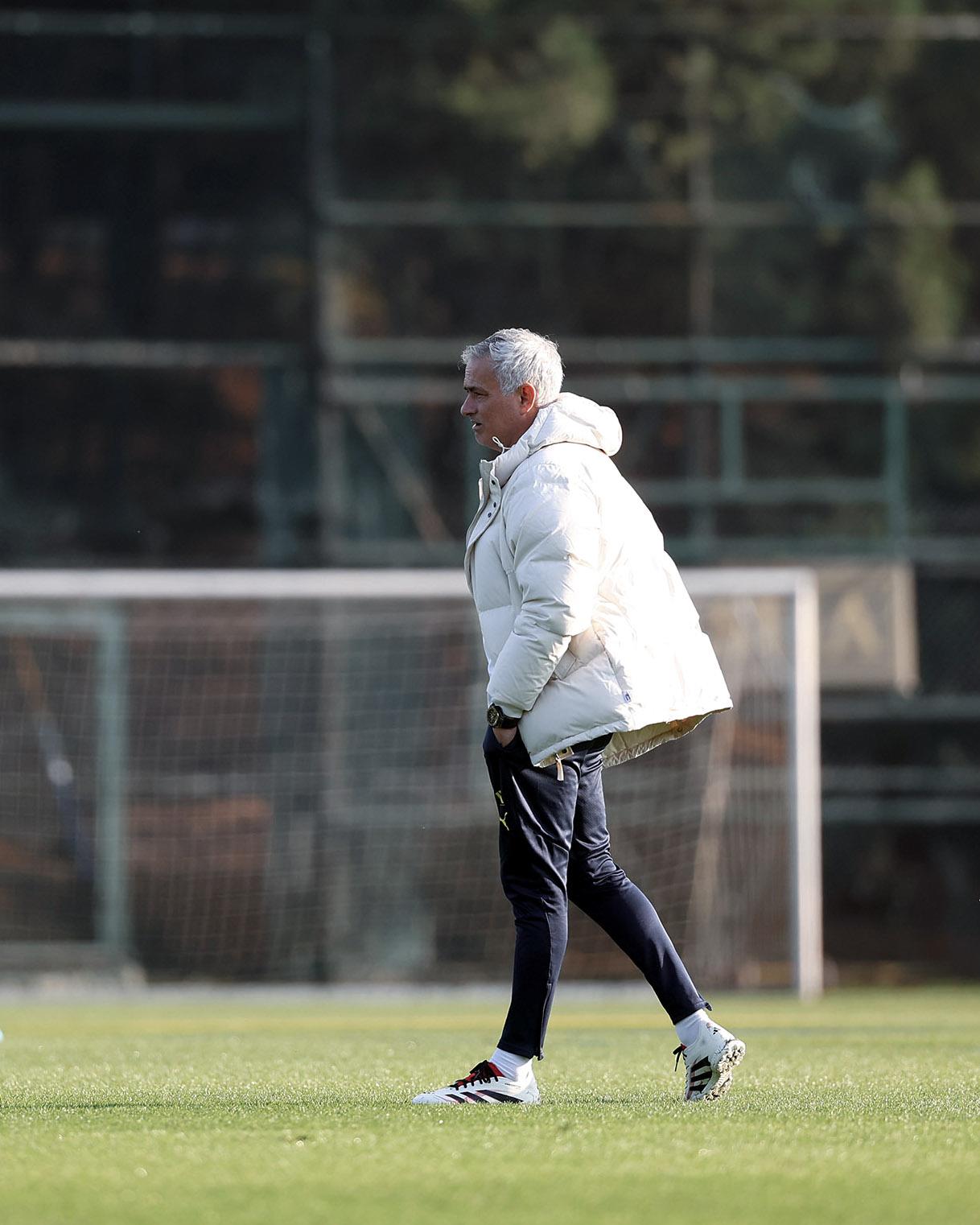 $!Galatasaray demandará a Federación Turca por reducción de sanción a Mourinho