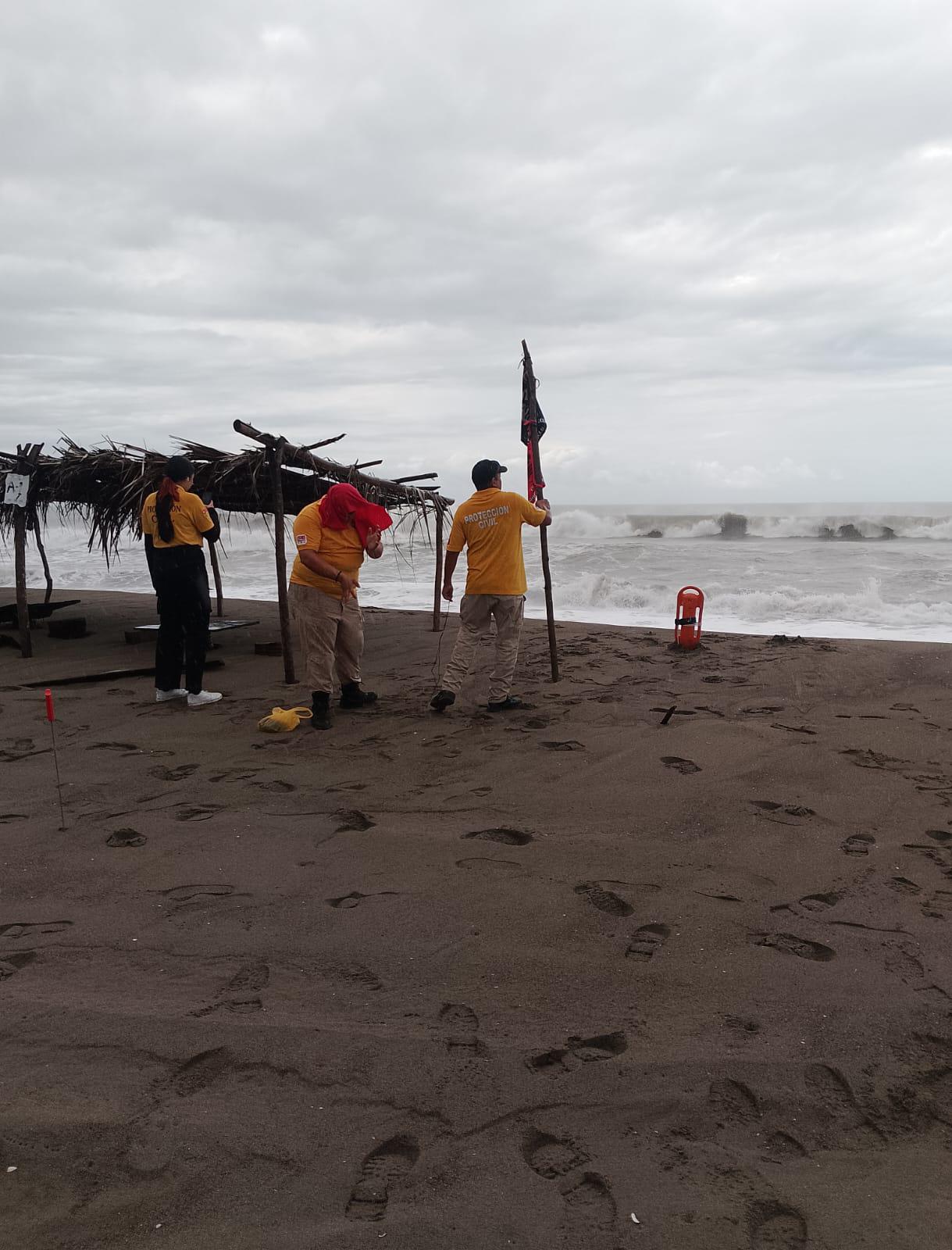 $!Cierran el puerto de Teacapán a la navegación e ingreso a playas de Escuinapa