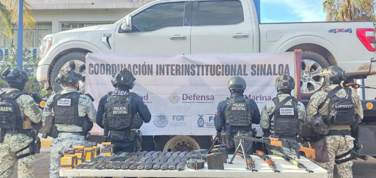 $!Aseguran camioneta blindada, armas y más de 2 mil cartuchos en Valle Alto, en Culiacán