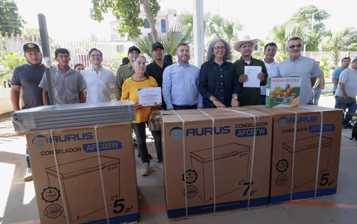 $!Entrega Equipa Sinaloa 176 equipos a 55 emprendedores de Badiraguato