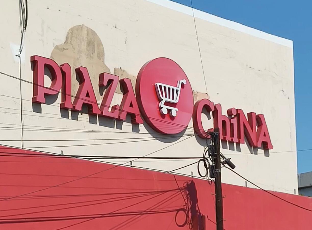 $!FGR asegura al menos cuatro ‘tiendas chinas’ en Culiacán; aún no informa el motivo