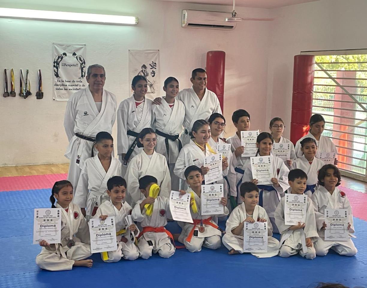 $!Muestran su calidad karatecas mazatlecos ante Kazuki Kai