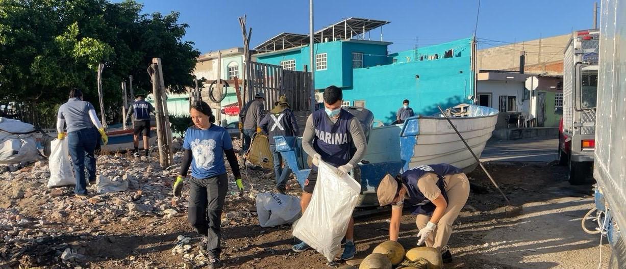 $!Marina participa en la Campaña Nacional de Limpieza de Playas y Costas en Mazatlán