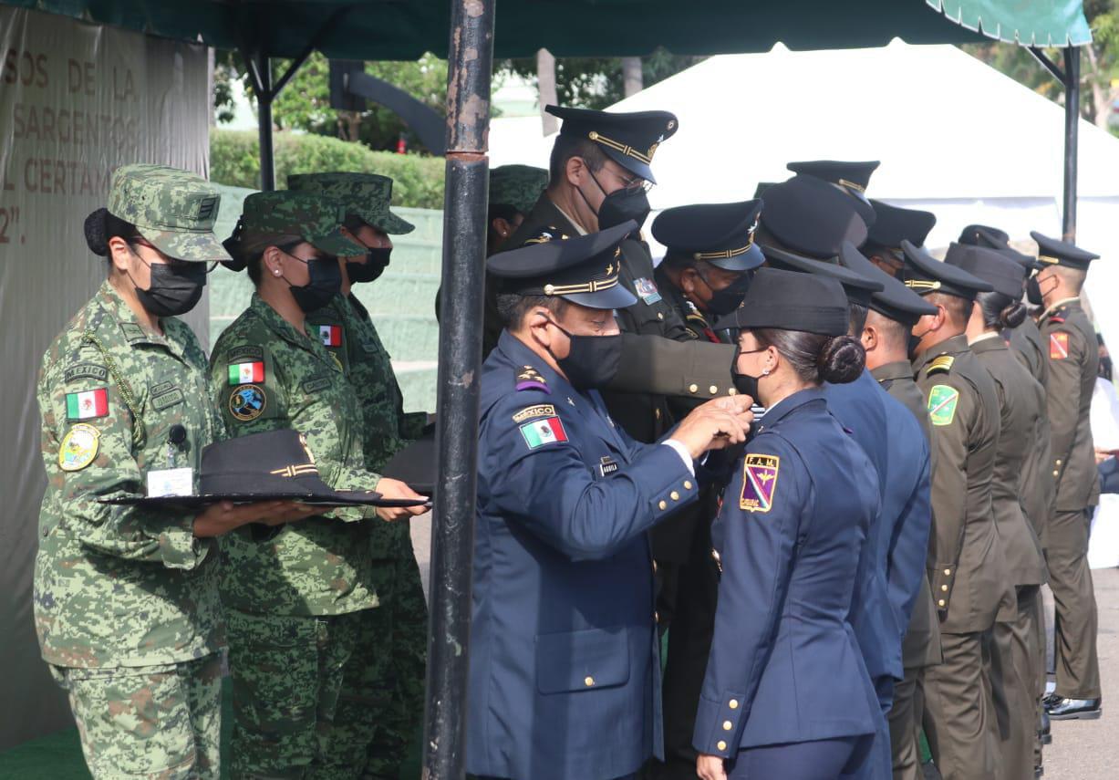 $!Reconocen con ascensos a personal del Ejército y Fuerza Aérea en Mazatlán
