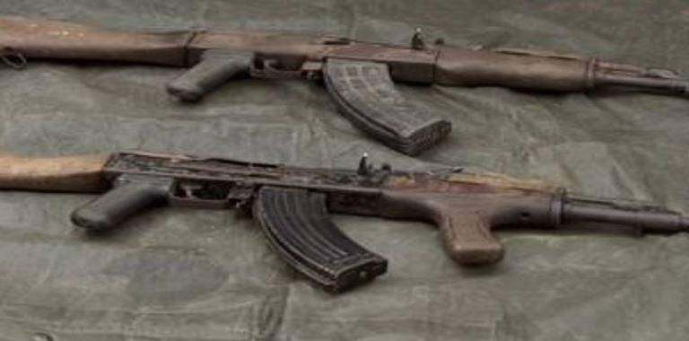 Militares detuvieron a cuatro personas y aseguraron armas y un vehículo durante patrullajes en Culiacán.