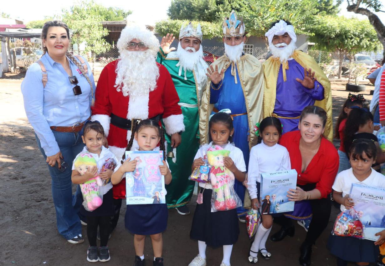 $!Caravana navideña lleva alegría a niños de la colonia Morelos y la Isla del Bosque, Escuinapa