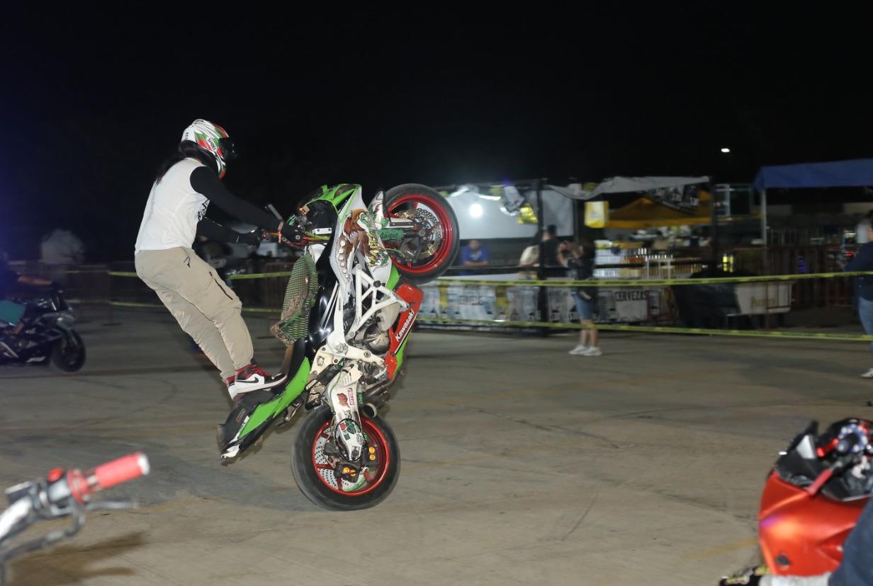 $!Muestran los ‘Locos Riders’ grandes acrobacias en la exhibición de Globo de la Muerte