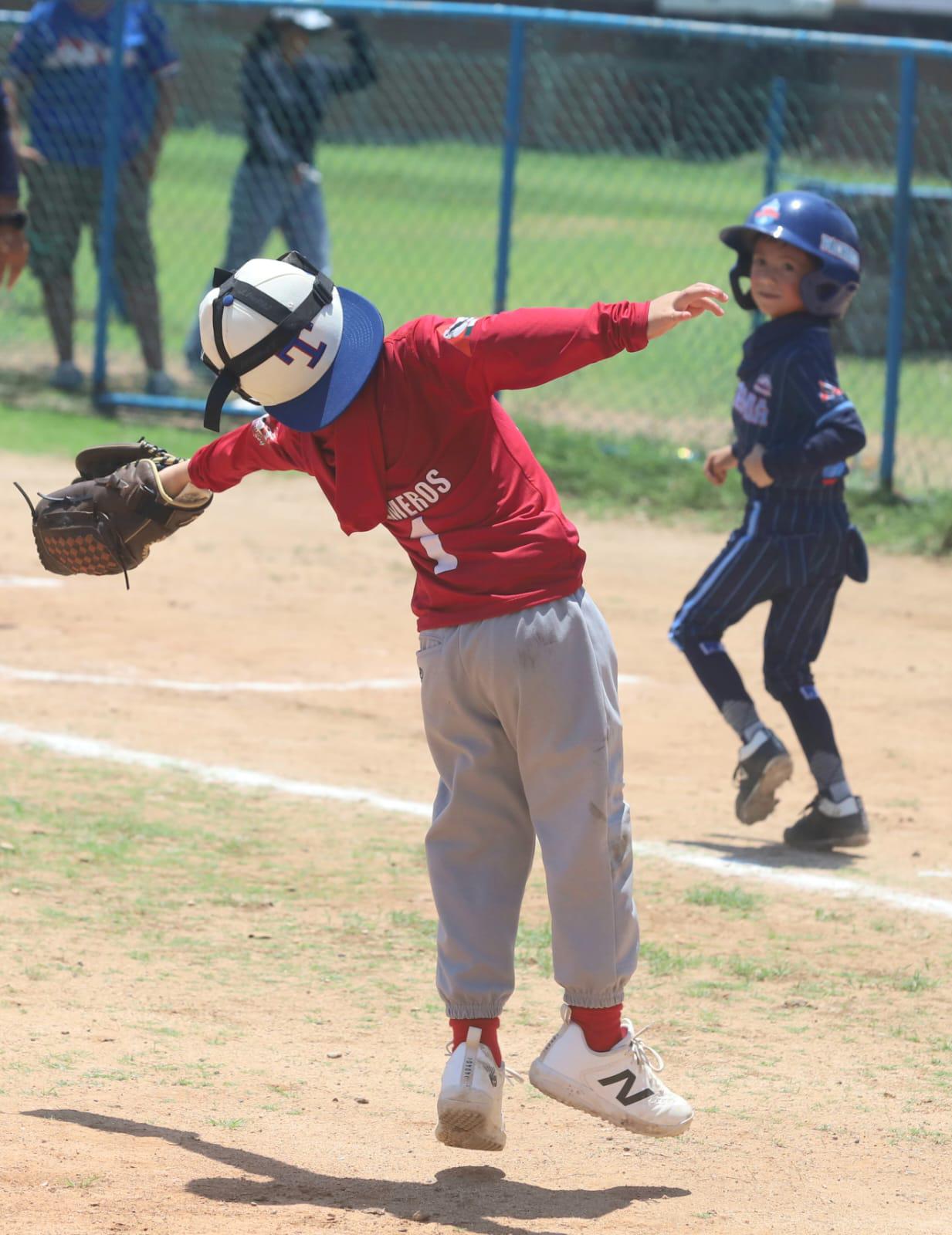 $!Liga Tarahumara sella importante triunfo sobre Hermosillo, en Nacional de Beisbol Escuelita