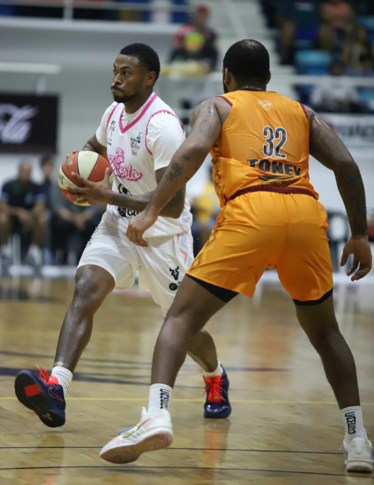 $!Venados Basketball liga triunfos en inicio de serie en el puerto