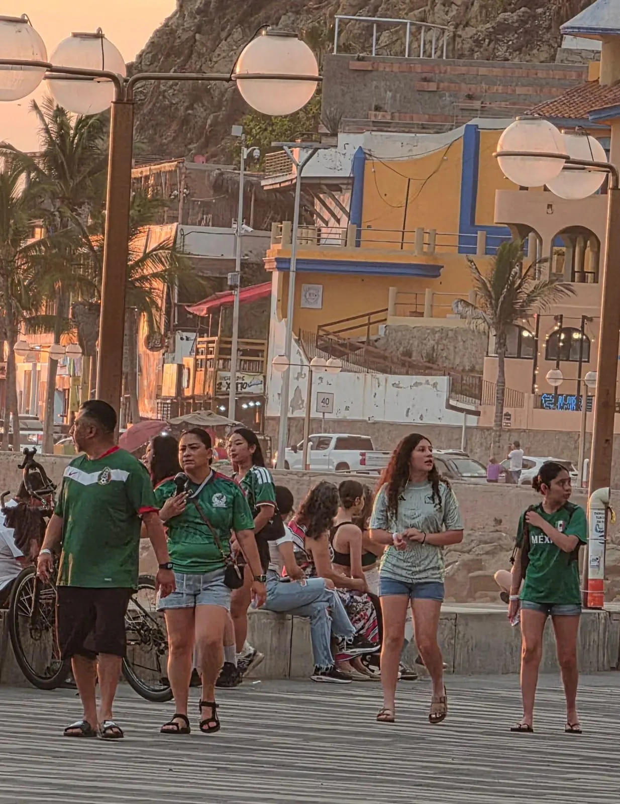 $!Esperan aficionados en Olas Altas disfrutar del partido de México contra Ecuador