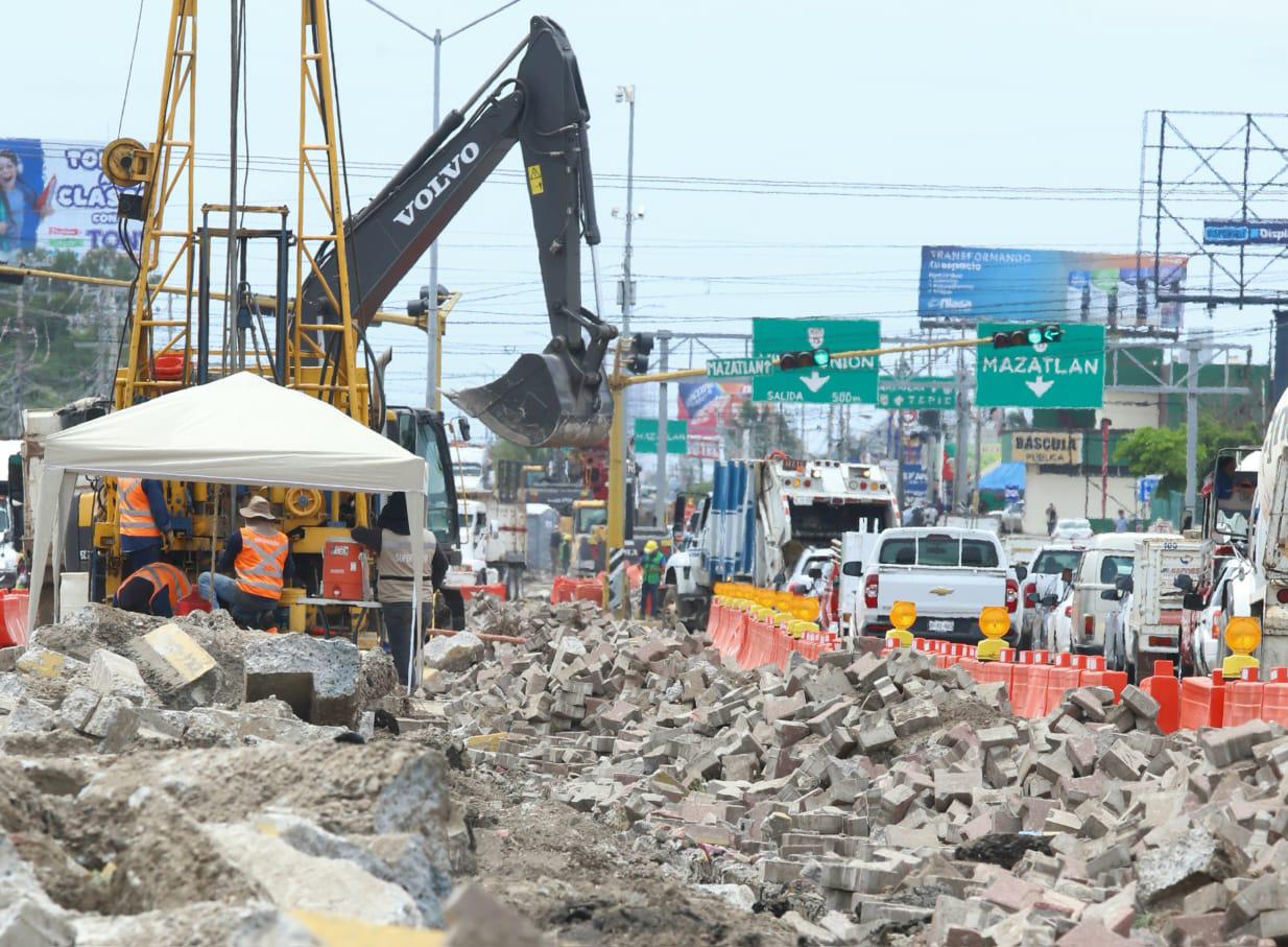 $!Con retiro de camellones, avanzan trabajos en nuevo paso superior vehicular de Mazatlán