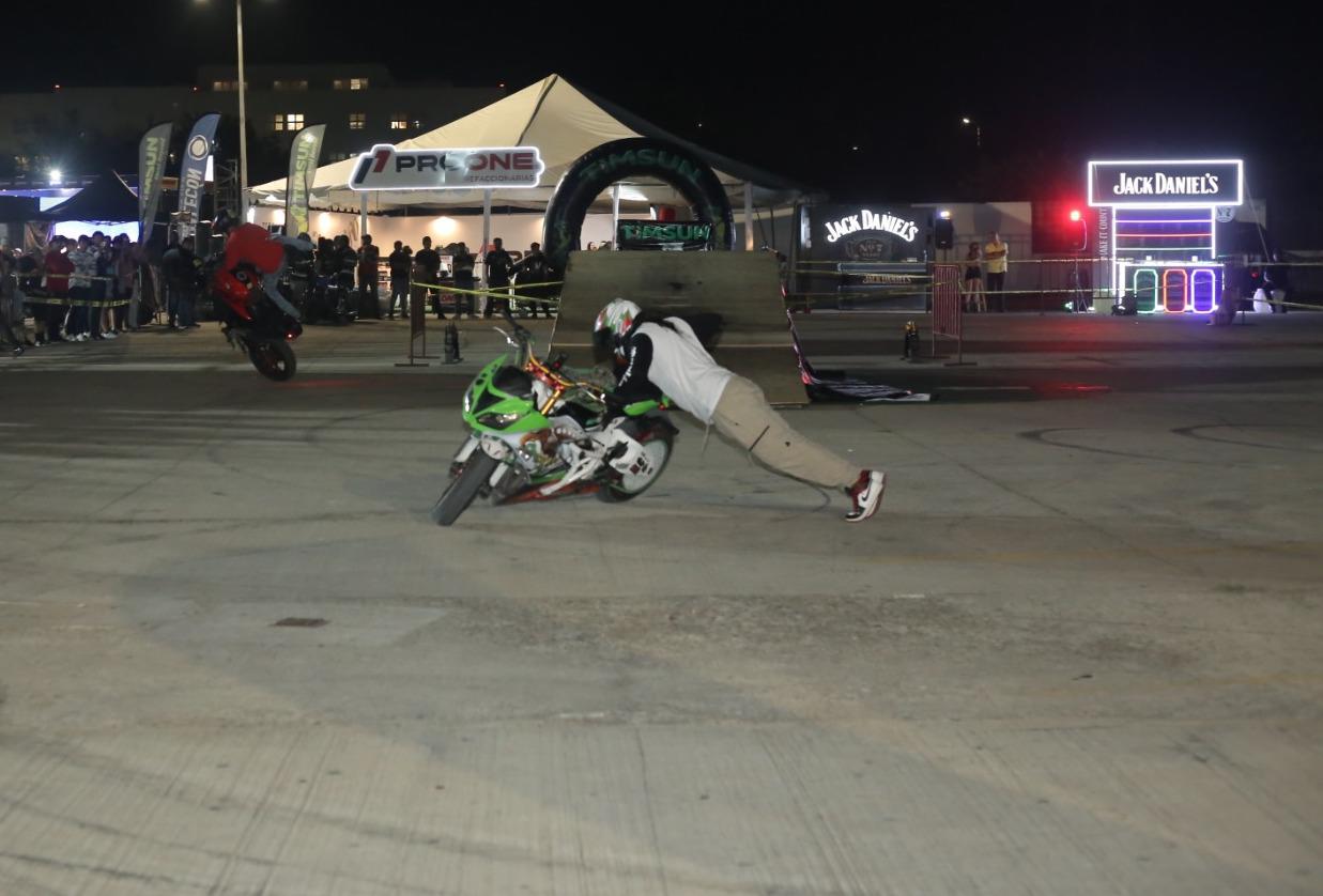 $!Muestran los ‘Locos Riders’ grandes acrobacias en la exhibición de Globo de la Muerte