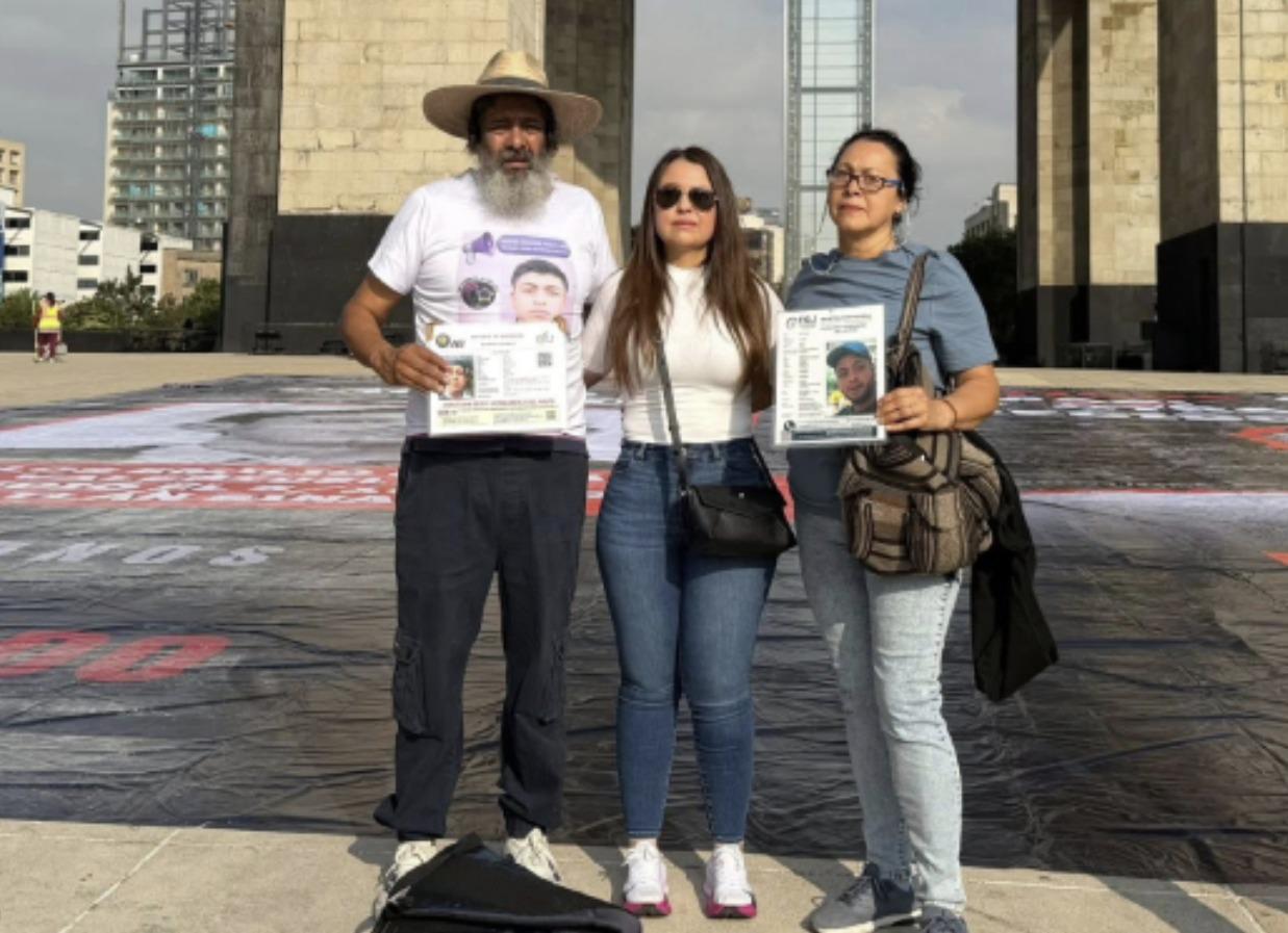 $!Familiares de Carlos Emilio, desaparecido en Mazatlán, exigen justicia con megamanta en CDMX