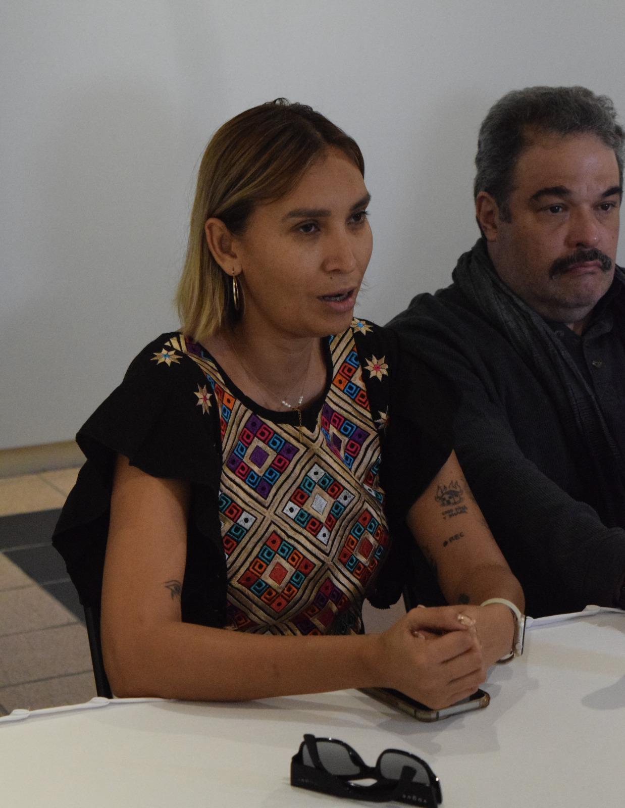 $!Betsy Larios, productora del evento, definió la obra cómo algo que les gustaría a ambos personajes haber vivido.