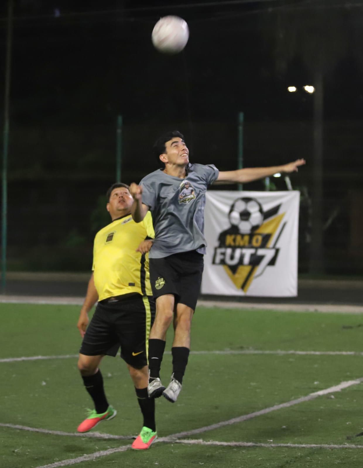 $!Aluminios El Pollo y Yiyoneta FC dejan todo para la vuelta en cuartos del Intercanchas