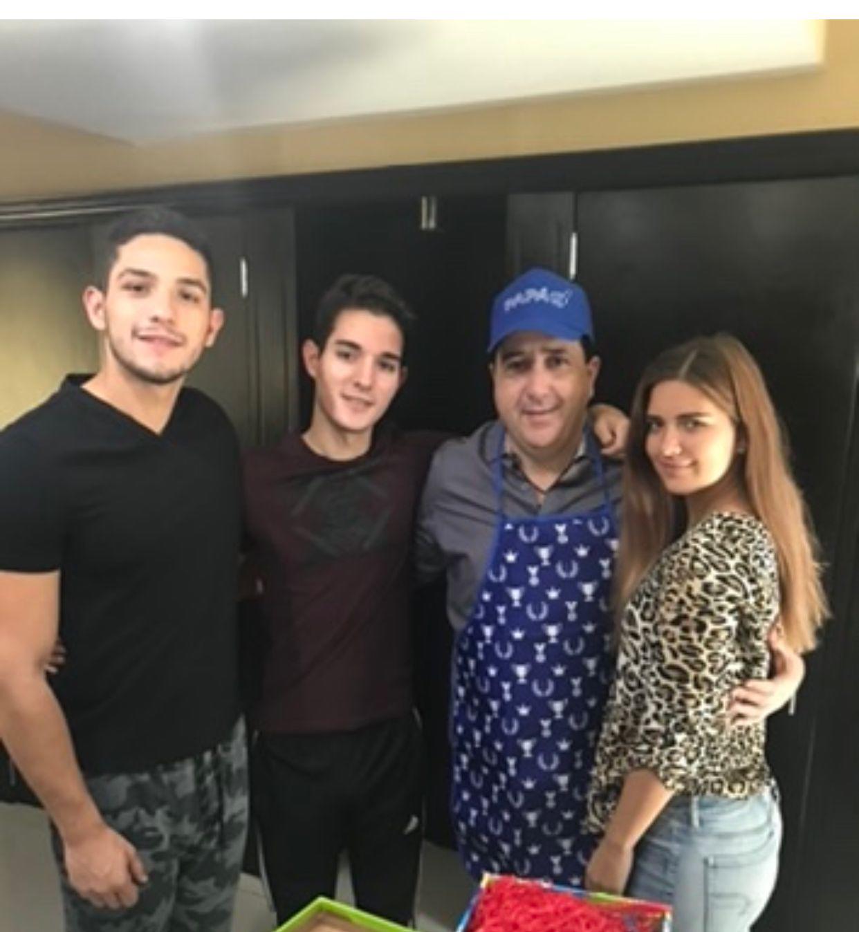 $!Edmundo Vidales recibe el amor de sus hijos, Jesús Óscar, Andrea y Edmundo Vidales Barraza.