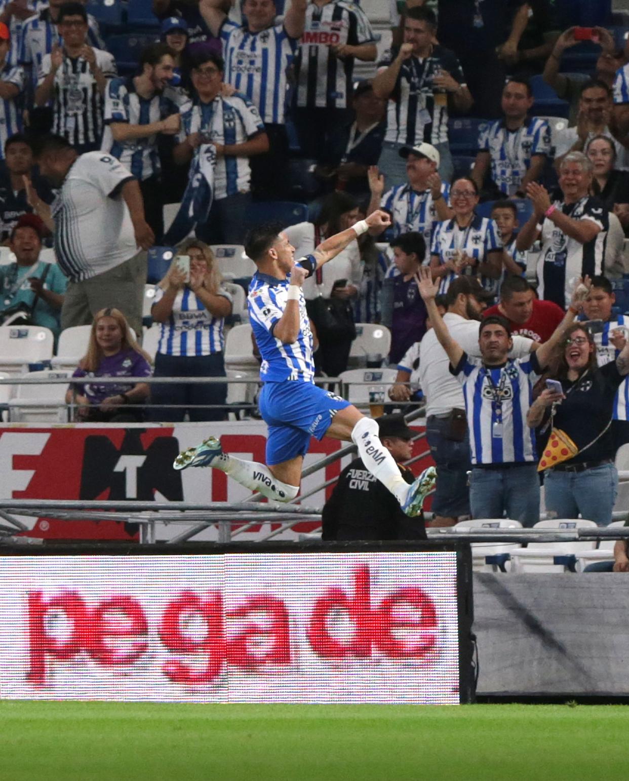 $!Rayados gana a Santos y es serio candidato al título