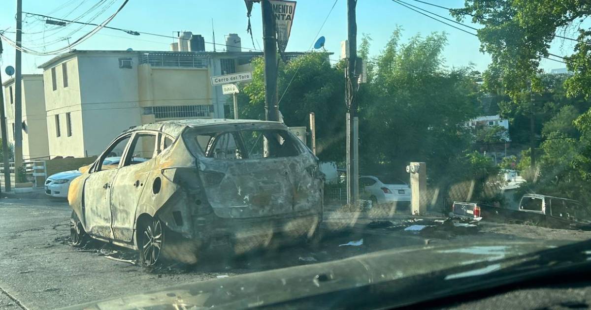 Se incendia camioneta en la colonia Cañadas de Culiacán
