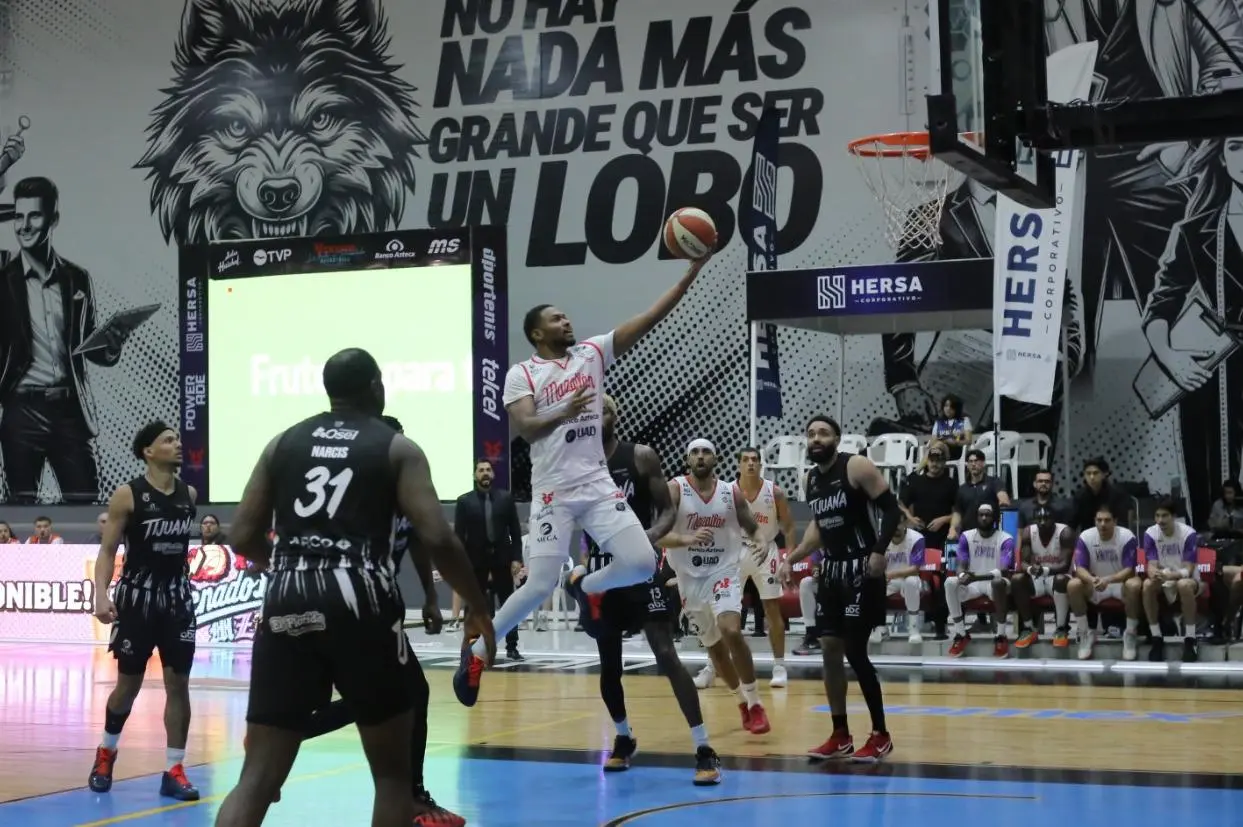$!En peleado encuentro, Venados Basketball cae en casa ante Zonkeys