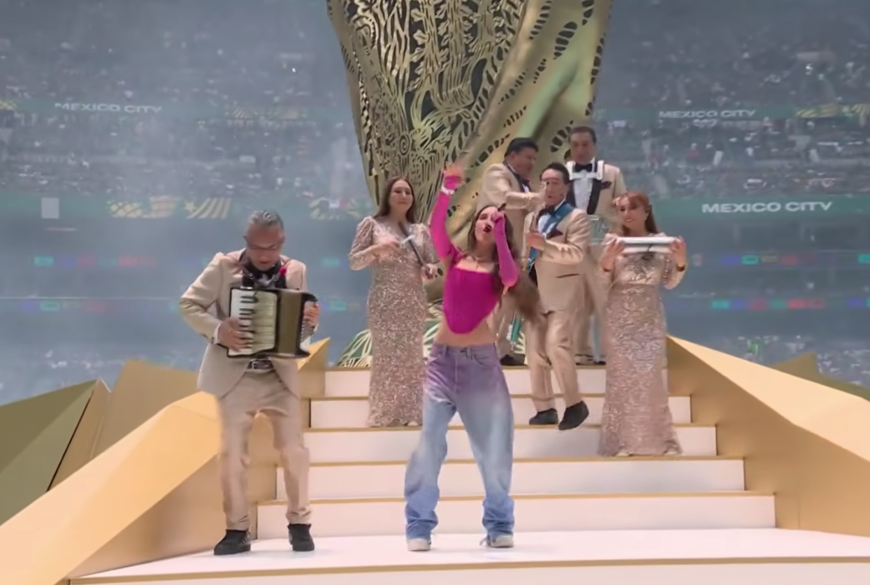 $!Belinda junto Los Ángeles Azules.