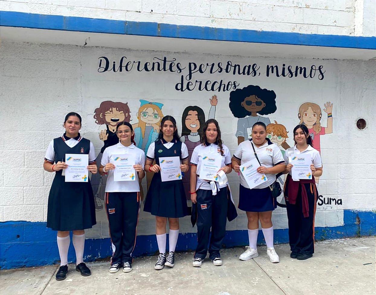 $!Pintan alumnos de la secundaria SNTE 53 murales con animales y motivos de inclusión