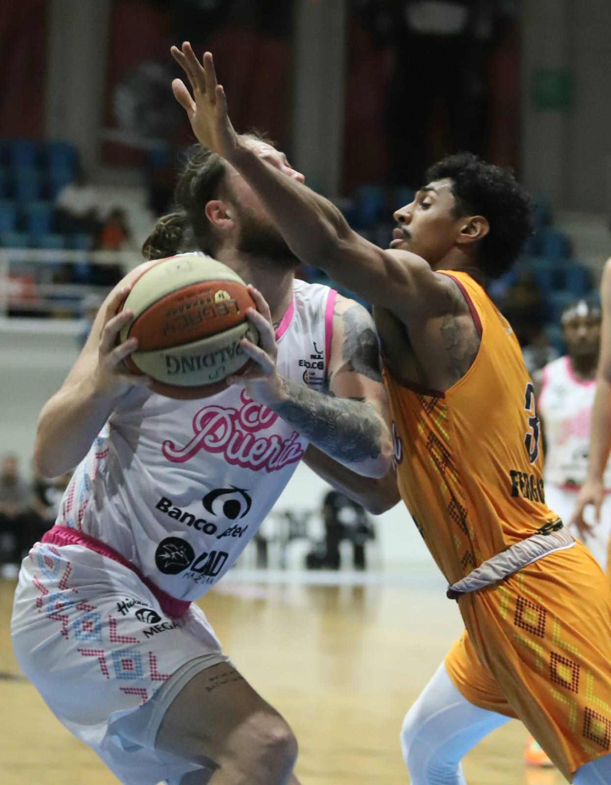 $!Venados Basketball liga triunfos en inicio de serie en el puerto