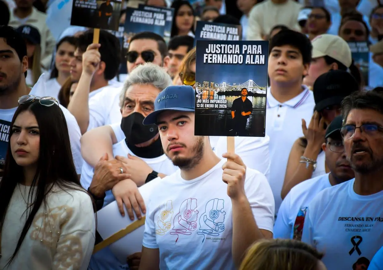 $!‘Fernando Alan no era un criminal’: marchan en Culiacán por justicia del joven muerto en operativo militar