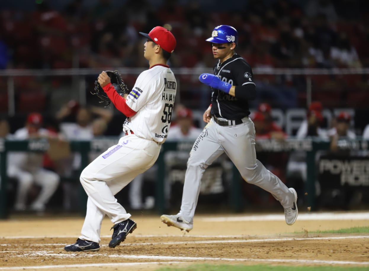 $!Venados de Mazatlán deja tendido a Charros de Jalisco en feria de carreras