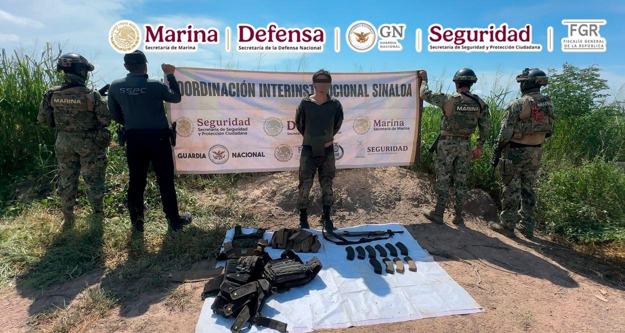 $!Detienen a 8 y aseguran 33 armas largas, vehículos y explosivos en Sinaloa