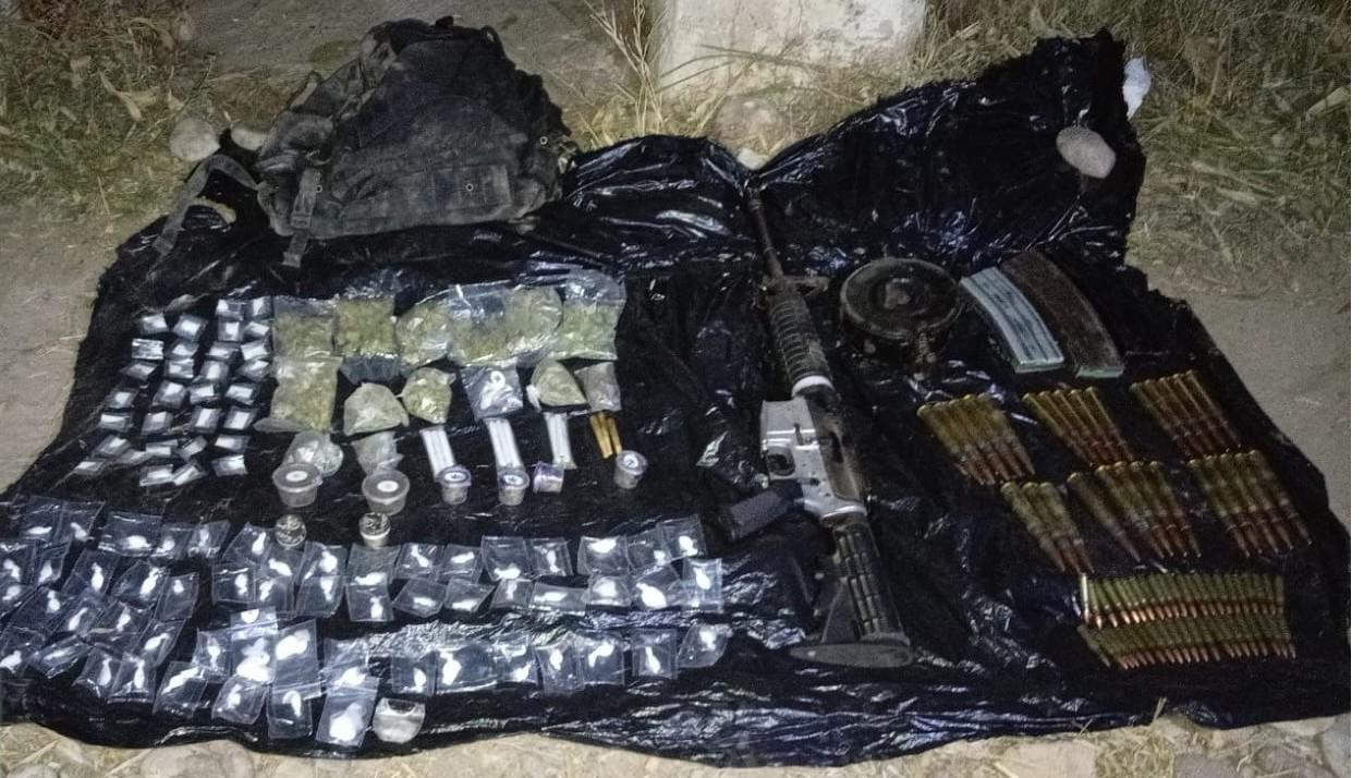 $!Marina decomisa artefactos explosivos, armas largas, cargadores, cartuchos, droga y equipo táctico en Mazatlán y Elota
